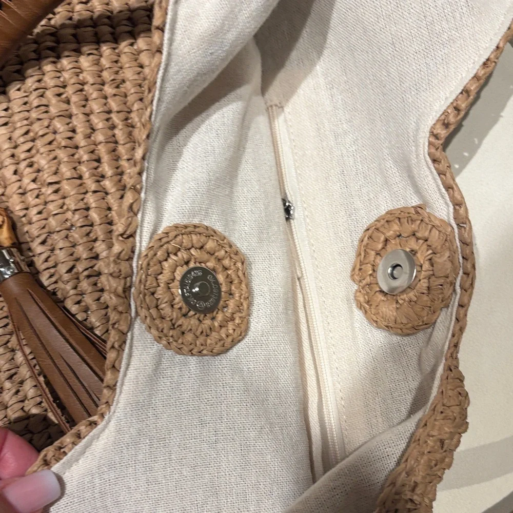 NWT Tommy Bahama Tan Woven Shoulder Bag with Brown Leather Handle - Picture 3 of 8